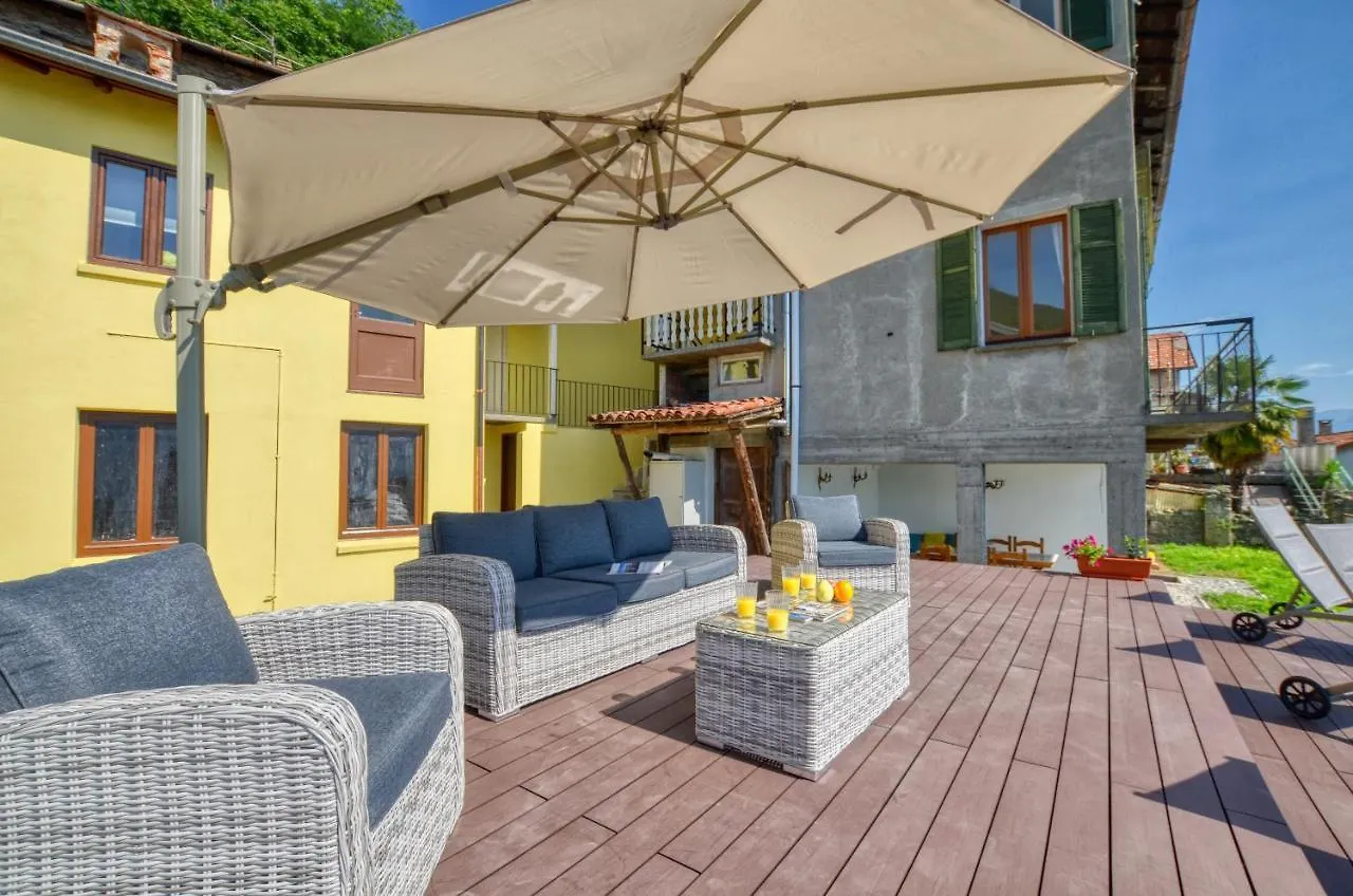 Bello Pezzo 3-Bedroom Lakeview Apartment With Shared Garden And Terrace San Siro  Italy