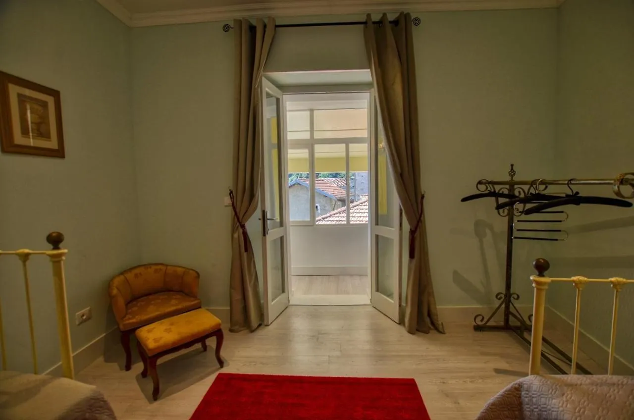 Bello Pezzo 3-Bedroom Lakeview Apartment With Shared Garden And Terrace San Siro  San Siro (Lombardy)